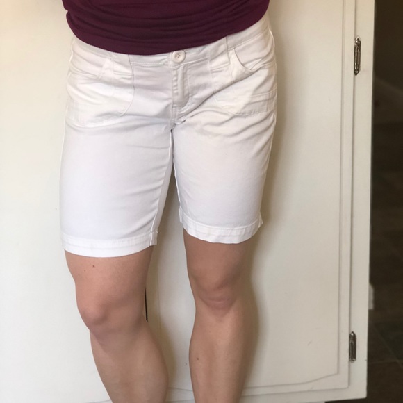 🍁3/$25🍁. White Bermuda shorts - Picture 11 of 11